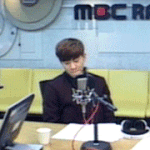 [EXO] 하품하려다 <b>멈칫</b>