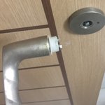 화장실문이 망가져버렸서요
