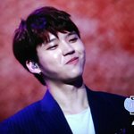 [인피니트] 팬 보는 <b>우현</b>이