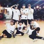 [방탄소년단] 김태형도 안무 끝나면 바닥이랑 <b>밀착</b>함 ㅋㅋㅋㅋ