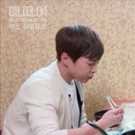 [시우민] <b>음식</b>과 싸우는 시우민이래ㅋㅋ