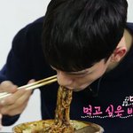 [EXO] 역시 나만그런게 아니야..지금 짜장면 먹고싶어서 눈물날지경