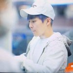 [시우민] 새침한 표정으로 <b>지문</b> 찍으시는 시우민