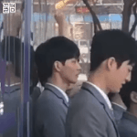 현재 난리난 까치발과 <b>윙크</b>남