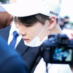 슈가 <b>이날</b> 사진좀 더주라