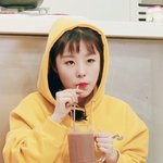 같은 소속 가수 &amp; 연습생의 똑같은 병아리 의상(회사옷).<b>rbw</b>