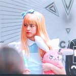[댓글부탁해] 팬싸에서 <b>여장</b>한 아이돌