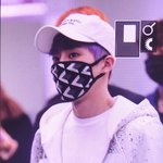 [<b>시우민</b>] <b>시우민</b> 일본갈때 한 마스크 <b>첸</b>백시팬싸때 받은거래 ㅋㅋ