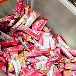 [이삐] 급식<b>사탕</b>에 방탄붙여나온 학교