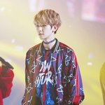 [EXO] 중1때 멋부린다고 입은 밐히마우스항공점퍼