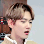[백현] 당구대 옆 백현이 <b>콧대</b>