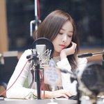신비 분위기 짜새....<b>b</b>