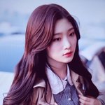 오늘자 트렌치코트입은 정채연