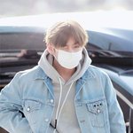 눈도 뜨기 버거워보이는 아이돌들