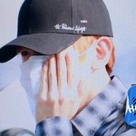[백현] <b>공항</b>에서 어쩌다가 확인된다는 '백현<b>얼굴</b>크기'