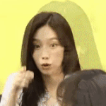 팬 놀리려다 딱걸린 태연.<b>gif</b>