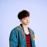 [CHEN] 어쩌라고 <b>가슴팍</b>을 다 보여주는겨