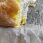 대전 유명<b>빵집</b>에서 산 순수롤에서 머리카락 나옴