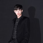 이수혁 살 엄청 빠져서 다시 어좁이 되써ㅠ
