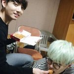 [방탄소년단] <b>정국이</b>가 먹여 살리는 윤기ㅋㅋㅋㅋㅋㅋ