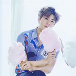 [EXO] 둘 중 어떤 <b>사진</b>을 잠금화면 할까
