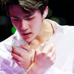 [EXO] 예쁜 엑톡냔들아 낼 너구리월드 가는데 옷좀봐쥬