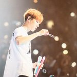 [EXO] 백현 <b>비눗방울</b> 사진은 이게 갑임