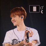 [백현] 울 백현 바지에 <b>물총</b> 끼운거 봐ㅋㅋㅋ