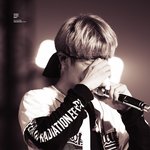 우는 찬열 달래주는 <b>디오</b>