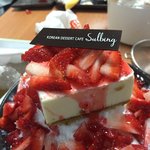 헐랭 설빙 딸기<b>티라</b>수 맛있네..