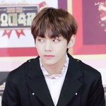 [방탄소년단] 머글인데 <b>뷔</b> 헤어밴드짤좀 줄수있겠니..