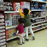 [유머] 아이가 장난감<b>코너</b>에 가면