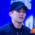 [시우민] 시우민 <b>야구장</b>에 떴다