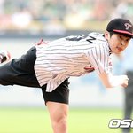 [시우민] 민석이 <b>시구</b>