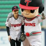 [시우민] 투구 폼 너무 멋지지!!