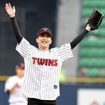 [EXO] 시끄럽게 뭐래 오늘 그냥 <b>시구</b> 짱이었음