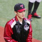 [EXO] 유광잠바 세젤 잘어울리는 사람이 <b>시우민임</b> 훗