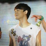 [CHEN] 어깨 공룡<b>인형</b> 신기하다.