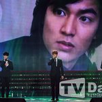 [EXO] 애들 노래하는데 <b>시선</b>강탈 ㅋㅋㅋㅋㅋㅋㅋ