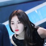 주변을 밝히는 <b>자체발광</b> 女돌
