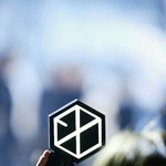 [EXO] 나도 우리팬덤이름이랑 응<b>원봉</b>조카좋은 이유중 하나가