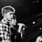 아이돌 물병 받는 짤.<b>gif</b>