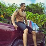 벌써 핫한 줄리엔강 <b>래쉬</b>가드 패션