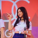 손나은 복근다보이게 질끈 묶음