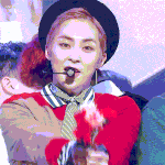 [EXO] 꽃 들고 <b>미소지</b>는 민석