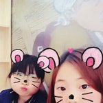 우리 <b>둘</b>중에 누가 더 이쁜가요?