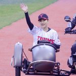 [EXO] <b>유모차</b> 탄 시우민이래 ㅋㅋ