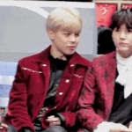 [방탄소년단] 윤기 <b>이때</b> 대상받고 자리에앉아서 훌쩍훌쩍