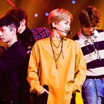 [시우민] 오늘 시우민 이 <b>의상</b>이래