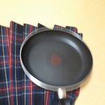 오늘도 <b>다리미</b>없어서 후라이팬 지져서 다림질함